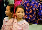 Foto fra Kina - pige i  silkebutik